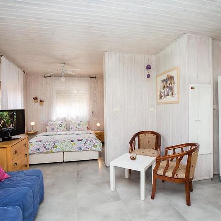 Leyad Hashmura Lodging Yesod Hamaala Exterior foto