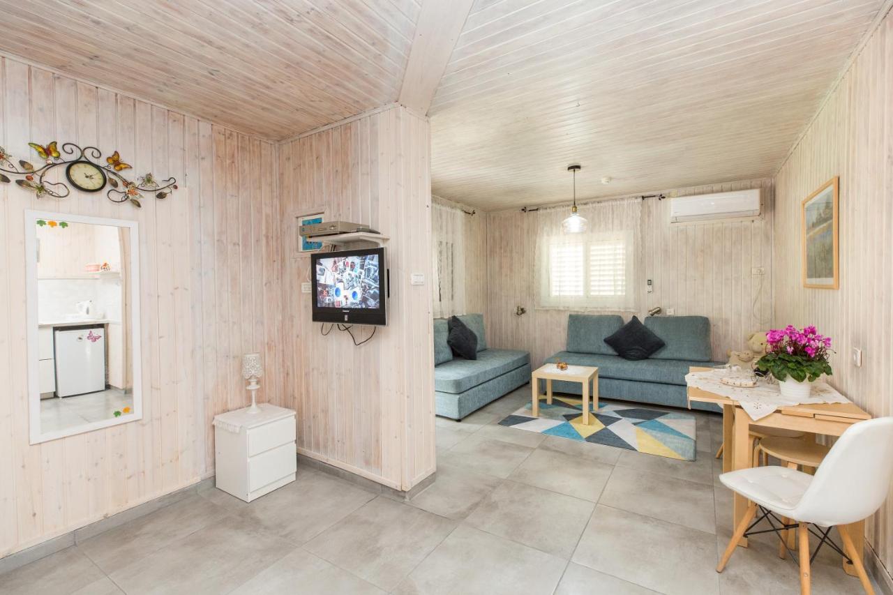 Leyad Hashmura Lodging Yesod Hamaala Exterior foto