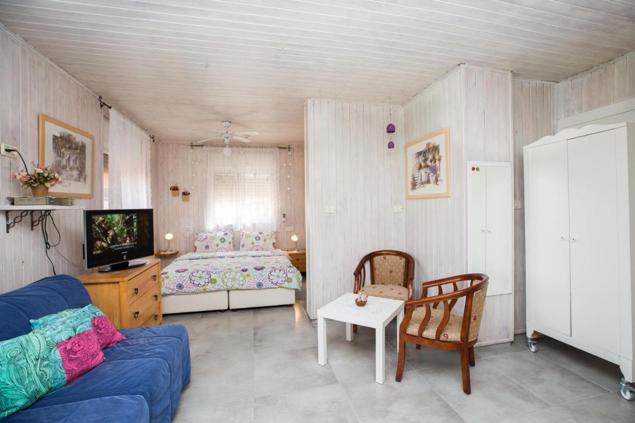 Leyad Hashmura Lodging Yesod Hamaala Exterior foto