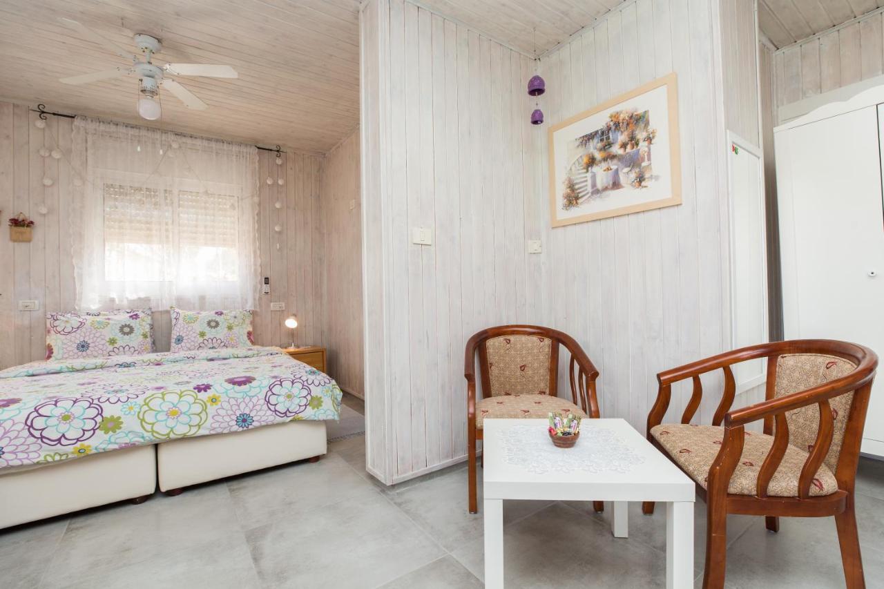 Leyad Hashmura Lodging Yesod Hamaala Exterior foto