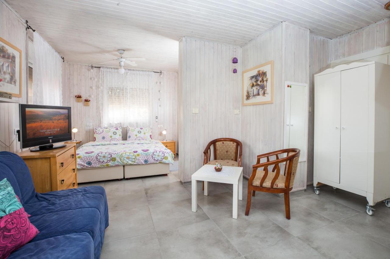 Leyad Hashmura Lodging Yesod Hamaala Exterior foto