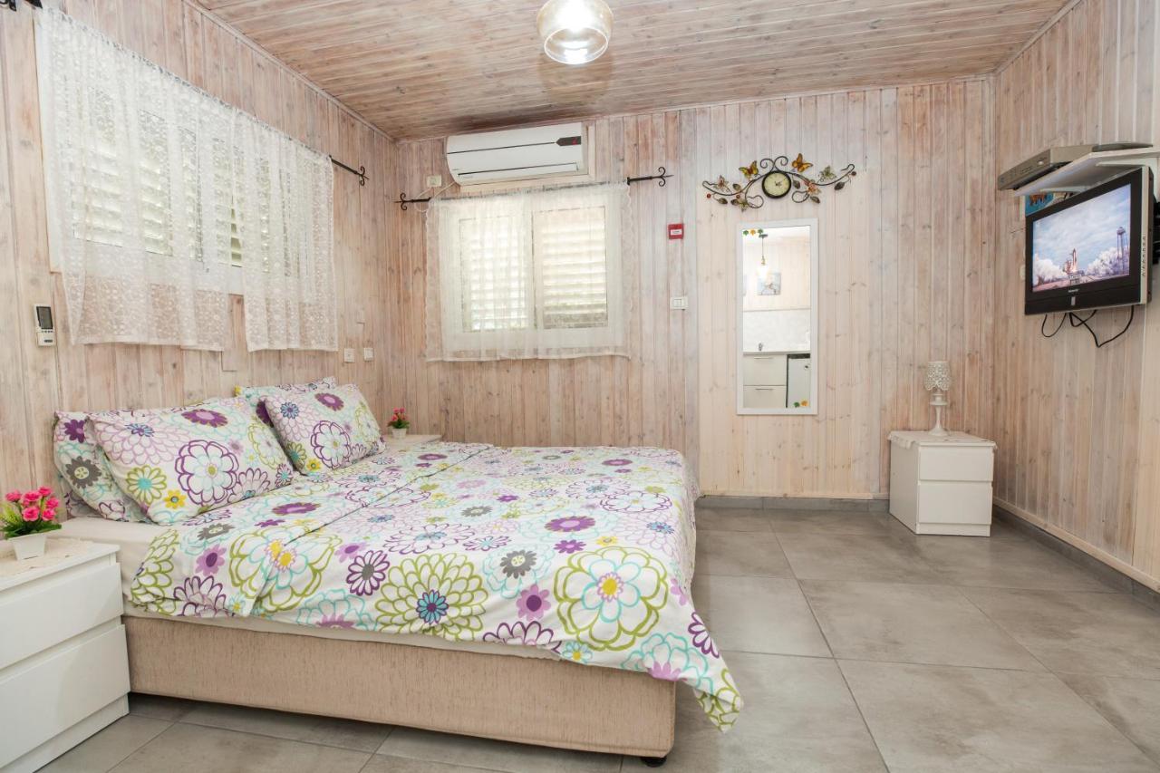 Leyad Hashmura Lodging Yesod Hamaala Exterior foto
