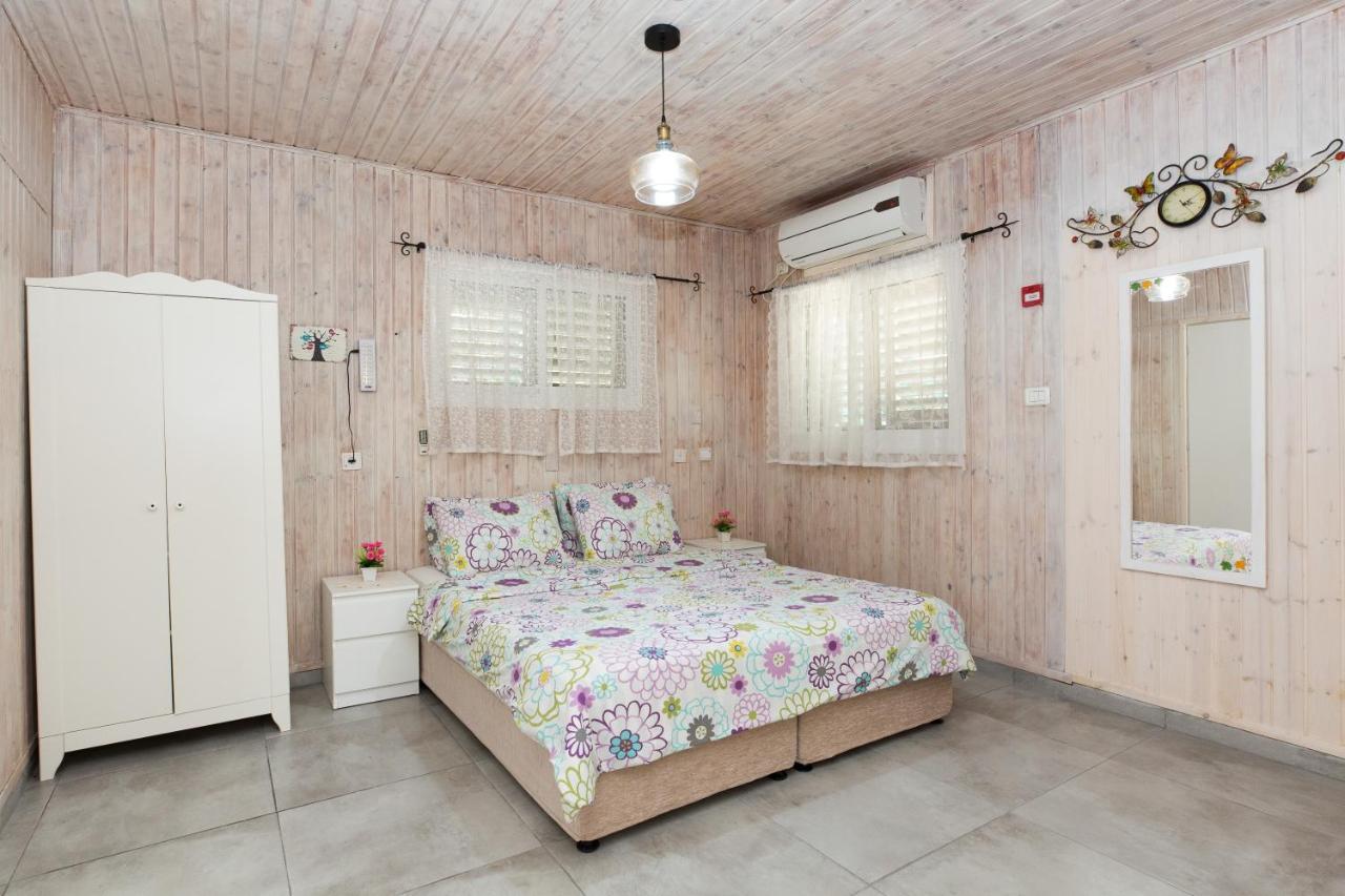 Leyad Hashmura Lodging Yesod Hamaala Exterior foto