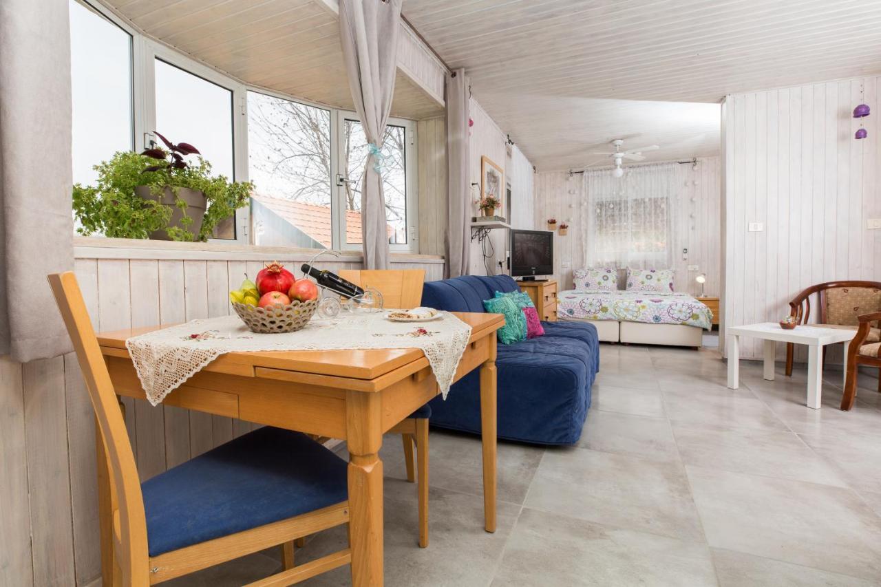 Leyad Hashmura Lodging Yesod Hamaala Exterior foto