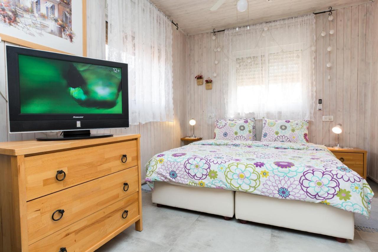 Leyad Hashmura Lodging Yesod Hamaala Exterior foto
