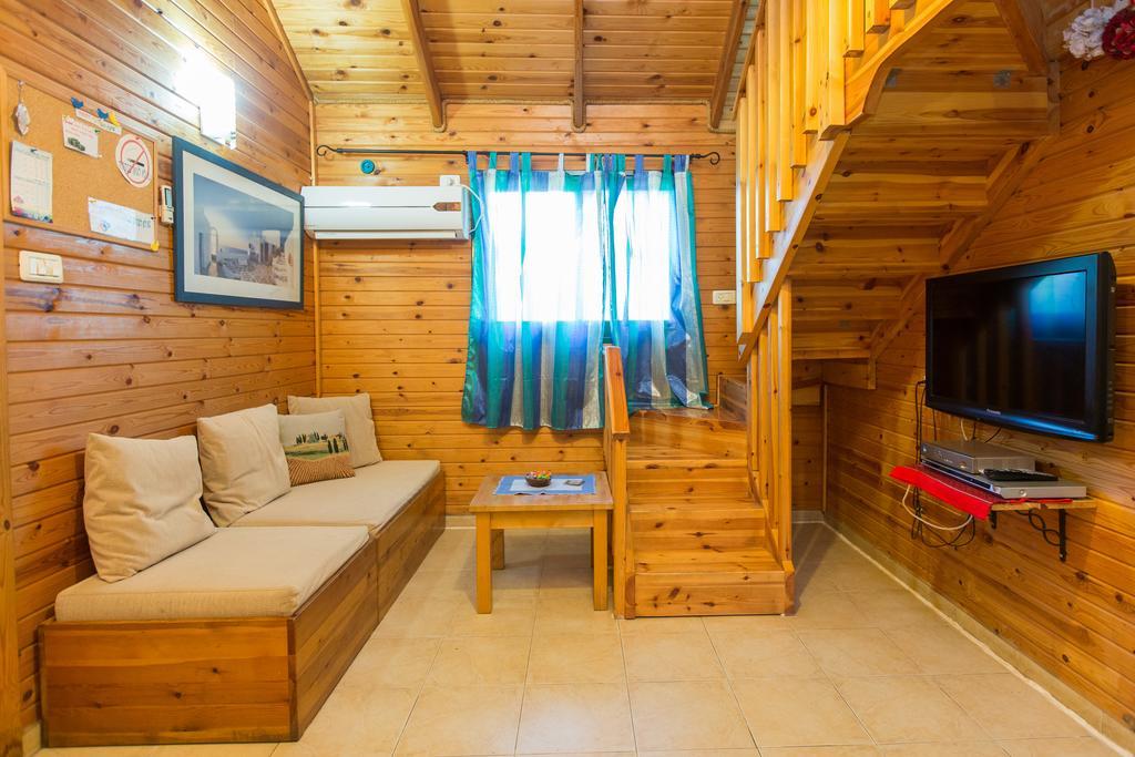 Leyad Hashmura Lodging Yesod Hamaala Exterior foto