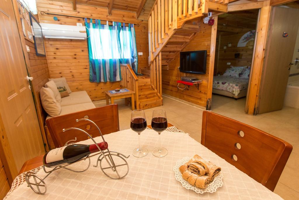 Leyad Hashmura Lodging Yesod Hamaala Exterior foto