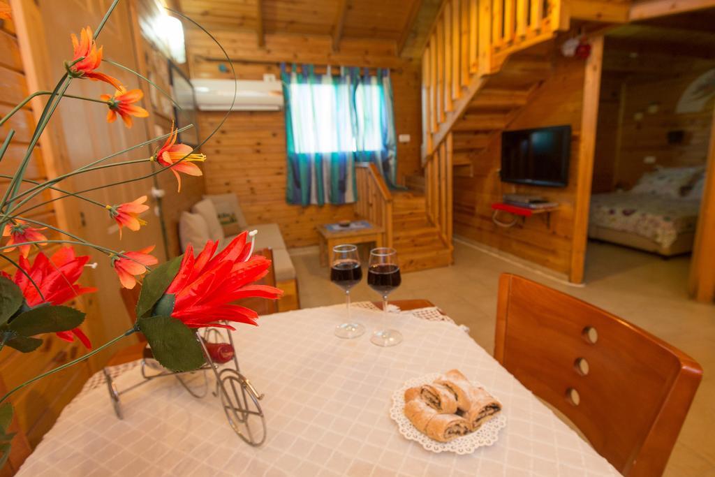 Leyad Hashmura Lodging Yesod Hamaala Exterior foto