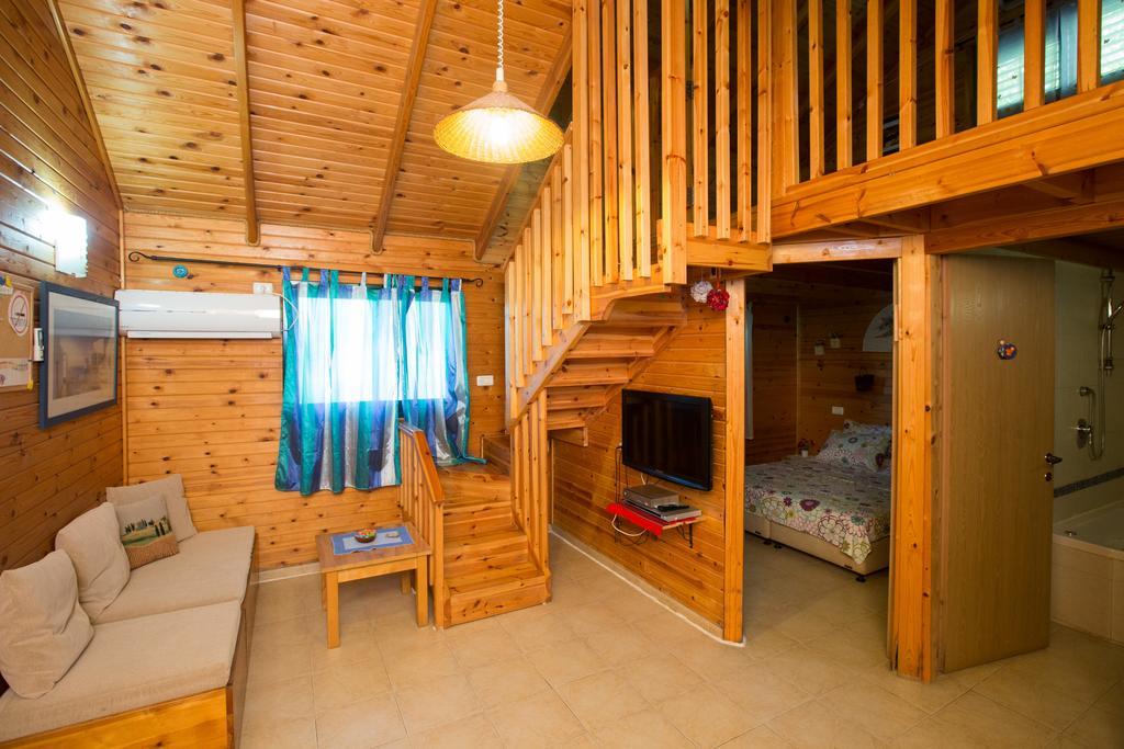 Leyad Hashmura Lodging Yesod Hamaala Exterior foto