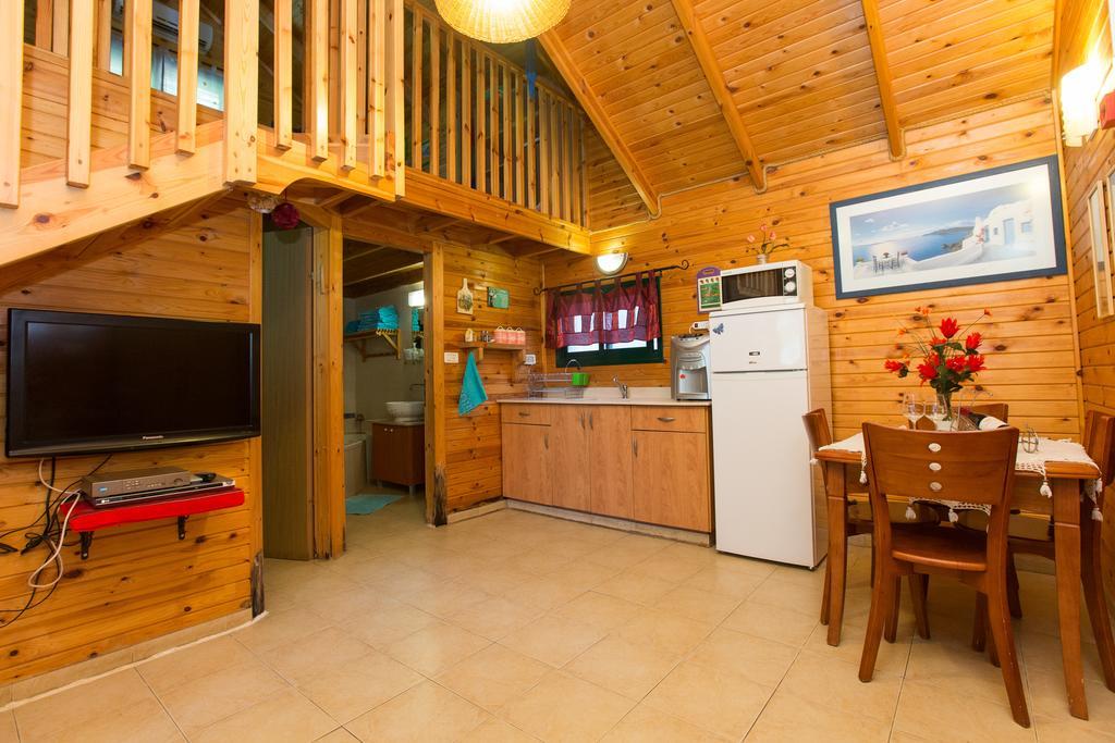 Leyad Hashmura Lodging Yesod Hamaala Exterior foto