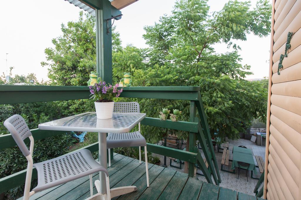 Leyad Hashmura Lodging Yesod Hamaala Exterior foto