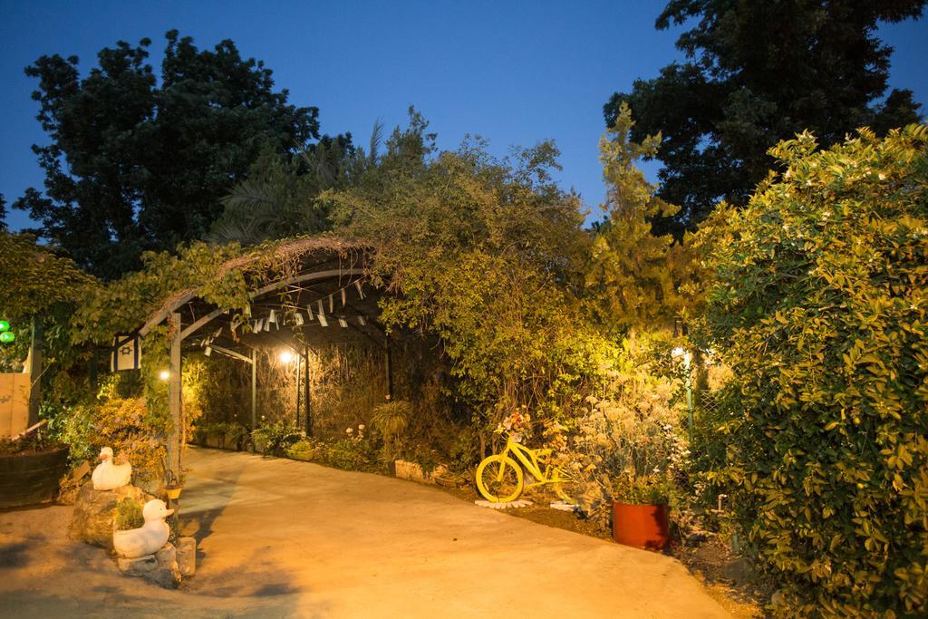 Leyad Hashmura Lodging Yesod Hamaala Exterior foto