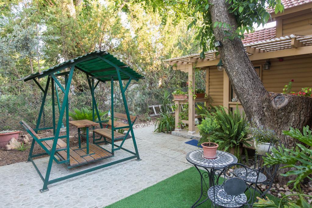 Leyad Hashmura Lodging Yesod Hamaala Exterior foto